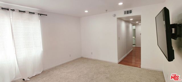 108 W Maple Street, Glendale CA: https://media.crmls.org/mediaz/67e48ae7-f966-40ef-a32c-213b41afbca9.jpg