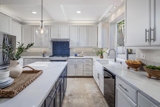 Detail Gallery Image 13 of 43 For 8092 Paseo Arrayan, Carlsbad,  CA 92009 - 5 Beds | 4/1 Baths