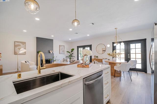 6588 Flanders Dr, Newark CA: https://media.crmls.org/mediaz/67e5abde-3d34-4b18-b118-0f3f2690c5cd.jpg
