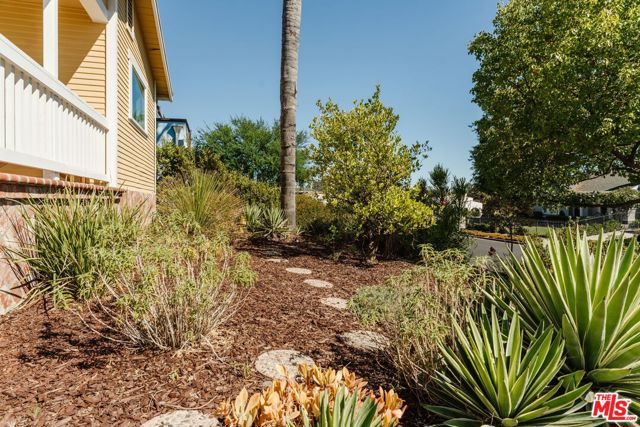 5421 Stratford Road, Los Angeles CA: https://media.crmls.org/mediaz/67e5c182-c2c4-447b-883a-4173ef25268c.jpg