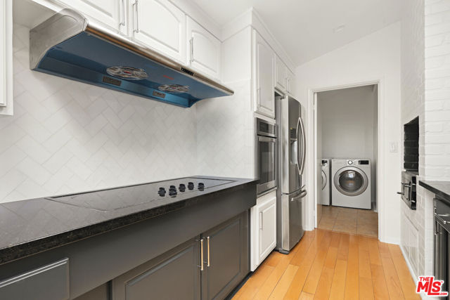 117 Ocean Way, Santa Monica CA: https://media.crmls.org/mediaz/67e5c52e-5bc6-4540-af95-687cd8ce3dc7.jpg