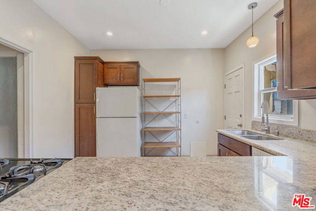 458 N Genesee Avenue, Los Angeles CA: https://media.crmls.org/mediaz/67e6195e-11b9-4c3c-a29e-05b9929f5a0c.jpg