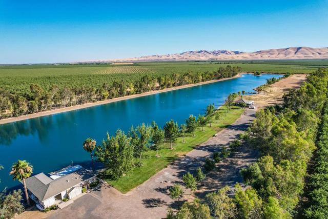 10037 Ca-33, Patterson CA: https://media.crmls.org/mediaz/67e654d5-7d4e-4804-adad-5745693eb7c2.jpg