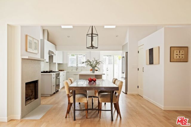 825 Coeur D Alene Avenue, Venice CA: https://media.crmls.org/mediaz/67e6dd26-41f8-4069-a135-c0dbc29710cf.jpg