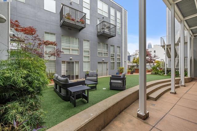 950 Harrison, San Francisco CA: https://media.crmls.org/mediaz/67e70b9e-1a55-4364-90fc-449d70989361.jpg