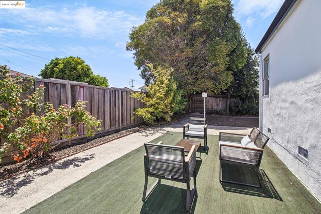 1881 Dolly Ave, San Leandro CA: https://media.crmls.org/mediaz/67e711b9-4f9e-4caf-87c7-7ac5f55c763b.jpg