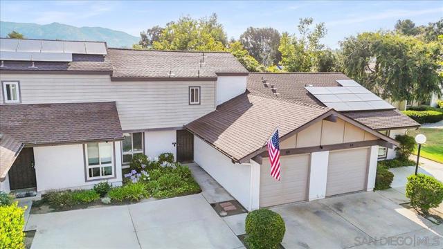 220 Eveningside Gln, Escondido CA: https://media.crmls.org/mediaz/67e79871-e875-498a-b083-9625a23ebd2e.jpg