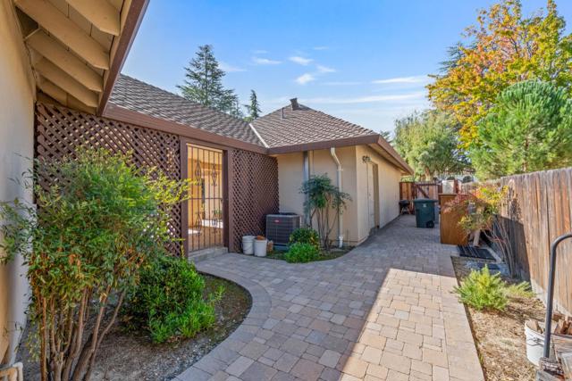 35 Rays Circle, Hollister CA: https://media.crmls.org/mediaz/67e8336d-3b78-4a67-9a3c-522e276cc5ad.jpg