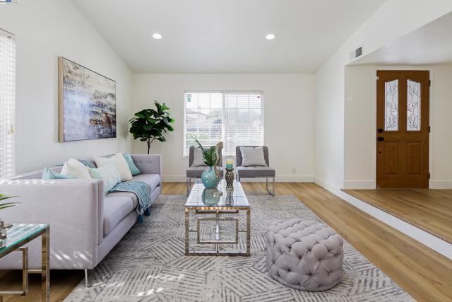 4452 Alice Way, Union City CA: https://media.crmls.org/mediaz/67e85043-8984-4ce7-ae8f-c248e9e1ca3a.jpg