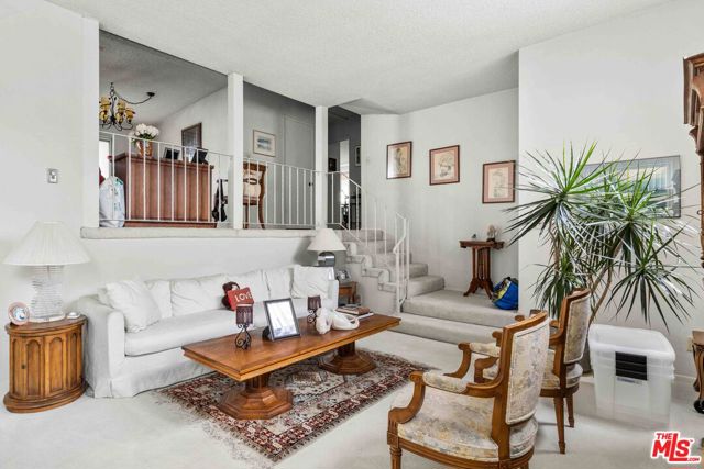 817 20th Street, Santa Monica CA: https://media.crmls.org/mediaz/67e873ea-075a-426f-8c44-1127cb724460.jpg