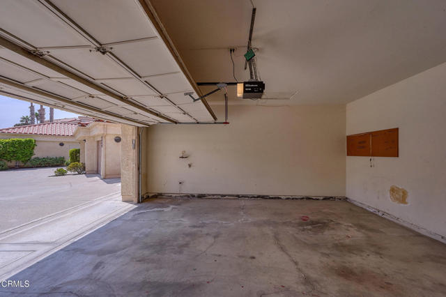 4229 Harbour Island Lane, Oxnard CA: https://media.crmls.org/mediaz/67e8af90-10f0-4949-b4ab-8a9d03f2bb33.jpg