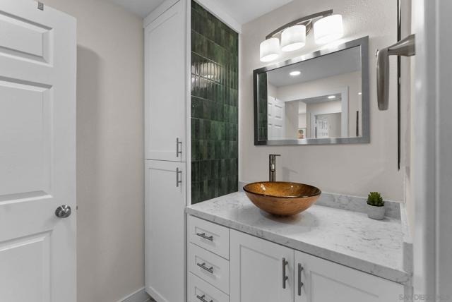 18622 Caminito Cantilena, San Diego CA: https://media.crmls.org/mediaz/67e8bc59-22b9-4543-a6fd-93ebc868daf7.jpg