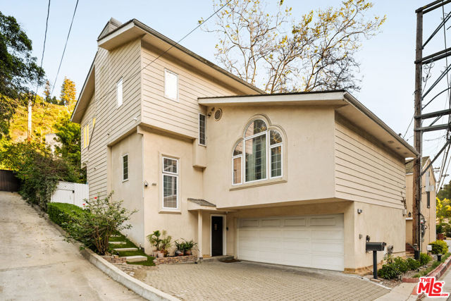 1110 N Beverly Glen Boulevard, Los Angeles CA: https://media.crmls.org/mediaz/67e8ef68-2f47-4b47-9532-d45df4a8ec7e.jpg