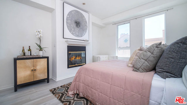 12222 WILSHIRE Boulevard, Los Angeles CA: https://media.crmls.org/mediaz/67e922da-4f08-4283-b57a-c0d0cadd2878.jpg