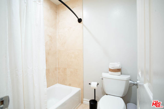 7777 W 91St Street, Playa del Rey CA: https://media.crmls.org/mediaz/67e97c8d-7f64-45e2-a227-21a8aaffdcd7.jpg