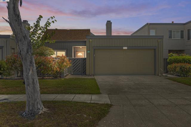 3527 Magnolia Dr, Alameda CA: https://media.crmls.org/mediaz/67e98961-132a-4425-82ec-30513abc7531.jpg