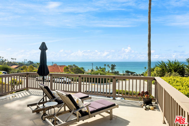 11813 Ellice Street, Malibu CA: https://media.crmls.org/mediaz/67e9a7b5-9480-437b-9348-00aac2bd0769.jpg
