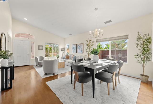 1000 Silver Maple Lane, Hayward CA: https://media.crmls.org/mediaz/67e9fcf2-f9ba-4089-94f5-1b4dfcc58bc8.jpg