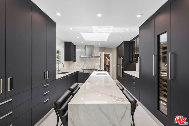 3265 Mandeville Canyon Road, Los Angeles CA: https://media.crmls.org/mediaz/67ea682f-4d14-48dd-8574-ac9d34e00e70.jpg