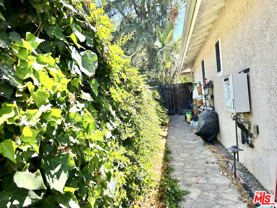 https://media.crmls.org/mediaz/67eac005-8b3c-4dfc-8861-8741424571fa.jpg?preset=X-Large