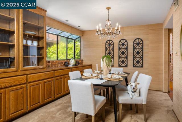 216 Castle Glen Rd, Walnut Creek CA: https://media.crmls.org/mediaz/67eb169a-3969-4a34-924c-660897affcf4.jpg