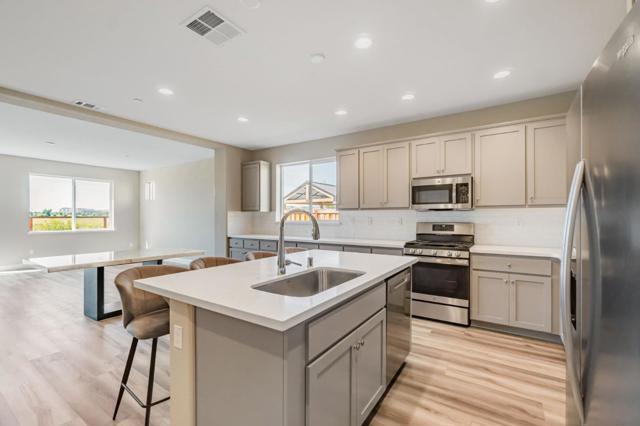 533 Kingbird Circle, Vacaville CA: https://media.crmls.org/mediaz/67eb3c44-0f09-4d8c-b22f-98f622f6d128.jpg