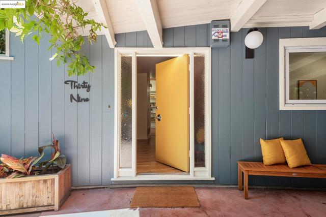 39 Norwood Ave, Kensington CA: https://media.crmls.org/mediaz/67eb6124-41bd-4ff2-a159-a726bc20d929.jpg