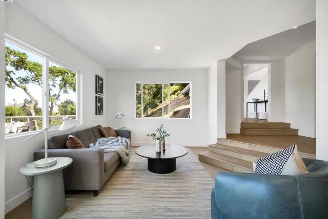 102 Castlewood Dr, Pleasanton CA: https://media.crmls.org/mediaz/67ec94d7-ec4c-4b5e-84bc-6f8c410838e2.jpg