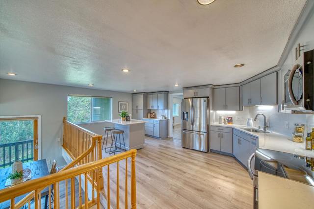770 Alta Vista Road, Montara CA: https://media.crmls.org/mediaz/67ec9ee5-4c2e-4211-a7a7-489dfb0852a8.jpg