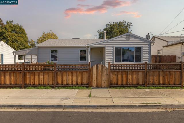 1935 Chestnut Ave, Antioch CA: https://media.crmls.org/mediaz/67ecde9b-ddbc-44a0-a03d-bcdd8f85aa4d.jpg