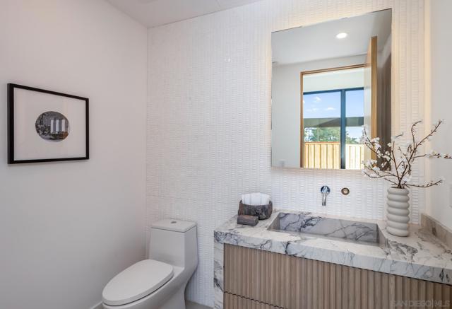722 Amphitheatre Dr, Del Mar CA: https://media.crmls.org/mediaz/67ecf854-91a2-49e9-8d17-f7beb16debff.jpg