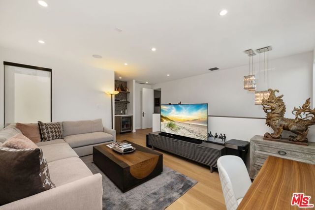 8545 Charl Lane, Los Angeles CA: https://media.crmls.org/mediaz/67ed45d4-2354-473c-b87e-5f205e50aab5.jpg
