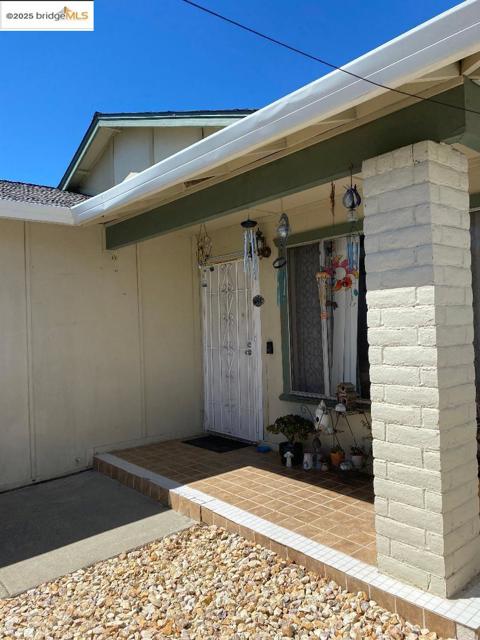 137 El Dorado Dr, Pittsburg CA: https://media.crmls.org/mediaz/67eda2bc-fc0f-4e6b-986e-b6856e082238.jpg