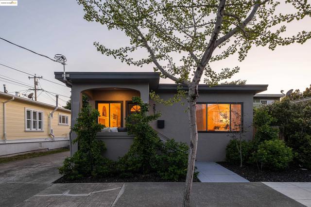 2516 Mathews St, Berkeley CA: https://media.crmls.org/mediaz/67ee4dd4-7e78-4307-bdde-4b975c42c1b1.jpg