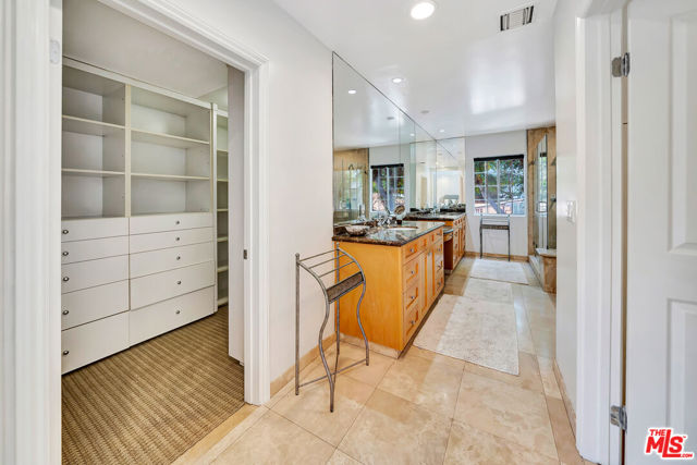 14916 Hesby Street, Sherman Oaks CA: https://media.crmls.org/mediaz/67ee8cc7-e5ae-4b41-b64e-6e376ac24c4c.jpg