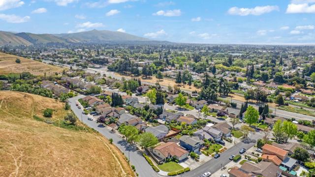 93 Barnes Lane, Fremont CA: https://media.crmls.org/mediaz/67ee93dd-7804-4828-a067-a5f406e77911.jpg