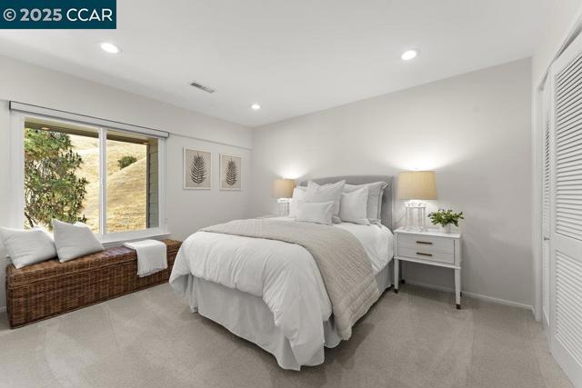 412 Woodminster, Moraga CA: https://media.crmls.org/mediaz/67eecbd2-07f6-494a-84c1-a4d8de228e0c.jpg