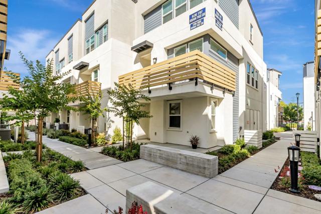 1809 Joshua Tree Circle, Milpitas CA: https://media.crmls.org/mediaz/67ef2585-d61b-49cd-8b5b-a460a7f594d1.jpg