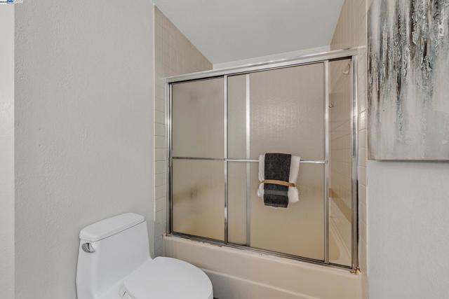 1014 Ironwood Rd, Alameda CA: https://media.crmls.org/mediaz/67ef77a2-947c-4fa1-9d2e-a43d89f54fed.jpg