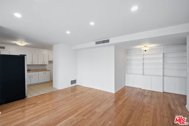 865 Comstock Avenue, Los Angeles CA: https://media.crmls.org/mediaz/67f093d0-0cfe-4634-9eef-cb03836b46da.jpg
