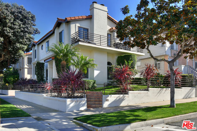 200 Juanita Avenue, Redondo Beach, California 90277, 3 Bedrooms Bedrooms, ,2 BathroomsBathrooms,Residential,Sold,Juanita,26654541