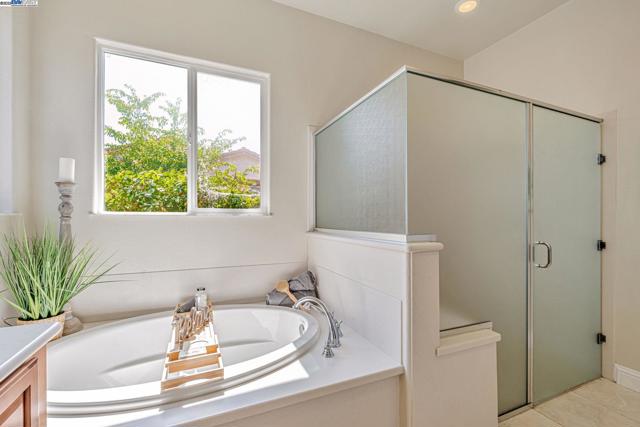2453 Gardenstone Pl, Manteca CA: https://media.crmls.org/mediaz/67f1c197-3f21-4f53-a1ca-dfab8740e27e.jpg