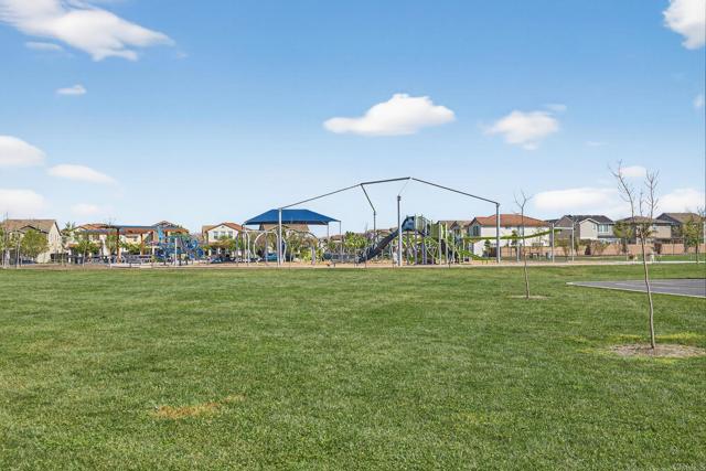 Detail Gallery Image 23 of 24 For 2561 Natomas Crossing, Sacramento,  CA 95834 - 4 Beds | 3/1 Baths