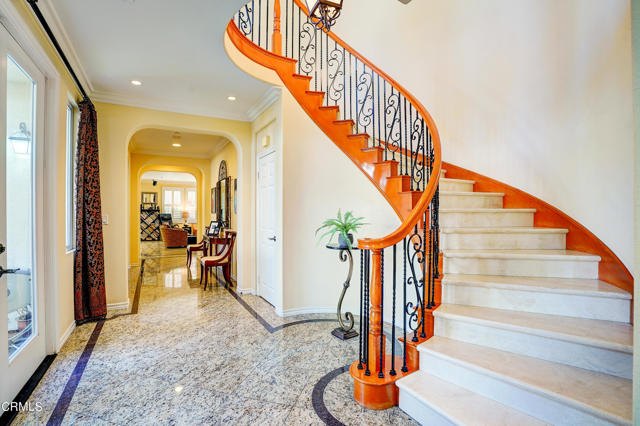 Detail Gallery Image 6 of 47 For 2738 Sleepy Hollow Pl, Glendale,  CA 91206 - 5 Beds | 5 Baths