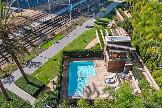 500 W Harbor Dr, San Diego CA: https://media.crmls.org/mediaz/67f229d9-c669-4b1f-8d14-bcc330fcca74.jpg