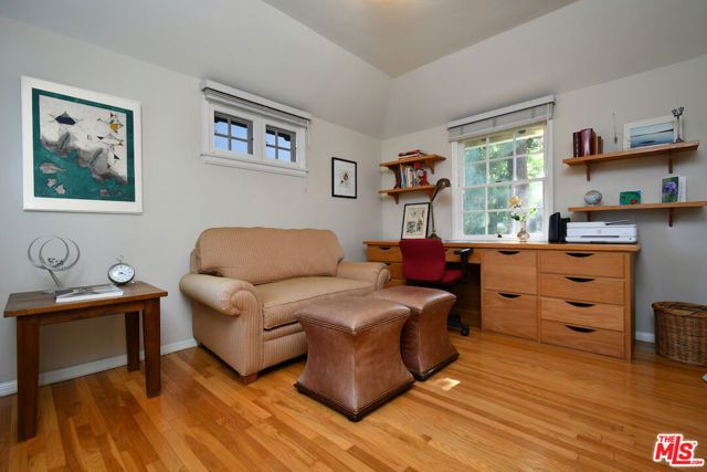 15213 Del Gado Drive, Sherman Oaks CA: https://media.crmls.org/mediaz/67f234d7-7029-4598-81c1-1d996ffa316c.jpg