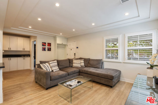3839 Marcasel Avenue, Los Angeles CA: https://media.crmls.org/mediaz/67f31bbe-0587-4861-af73-34bacfff2f1f.jpg