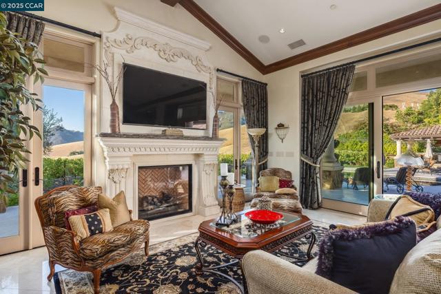 940 Eagle Ridge Dr, Danville CA: https://media.crmls.org/mediaz/67f342ec-214d-4223-b7b9-7421d66e9656.jpg