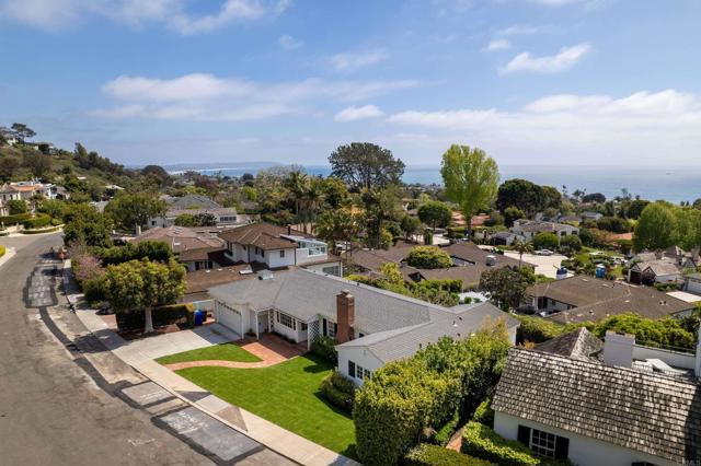6018 Folsom Drive, La Jolla CA: https://media.crmls.org/mediaz/67f4382c-4933-4022-8dcb-e688218a39aa.jpg