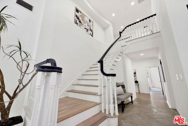 23473 Palm Drive, Calabasas CA: https://media.crmls.org/mediaz/67f47510-2f57-46a5-8228-567cdf3d1bf2.jpg